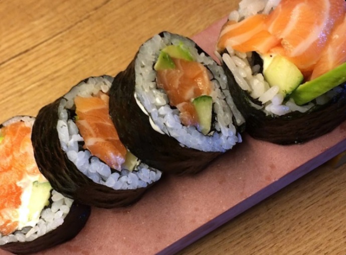 Futomaki Rijkelijk gevulde maki sushi rollen, 4 stuks per portie