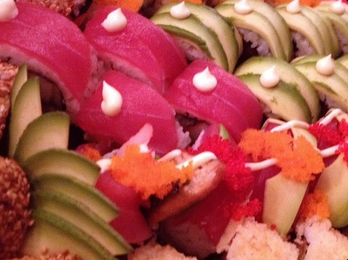 Party plates Een zeer gevarieerde en zorgvuldig geselecteerd sushi schaal